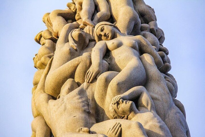 The Ultimate Study of the Human Form at Vigeland's Sculpture Park with a Local