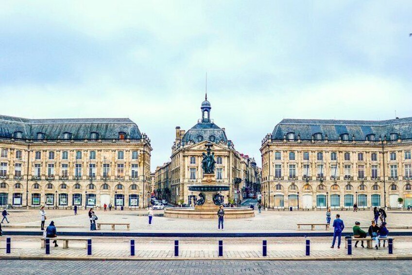 Photogenic Bordeaux with a Local