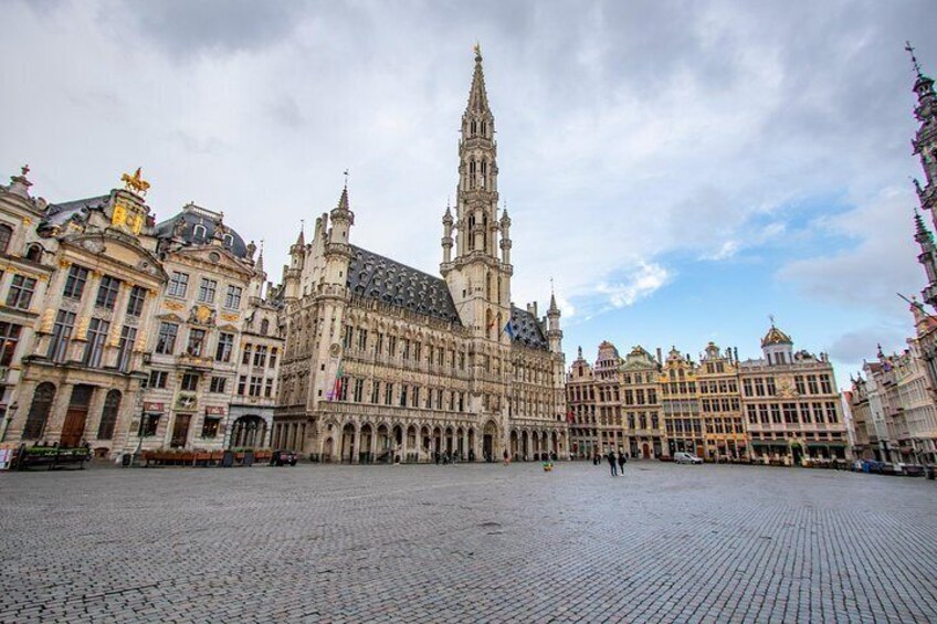 Architectural Walk of Brussels with a Local
