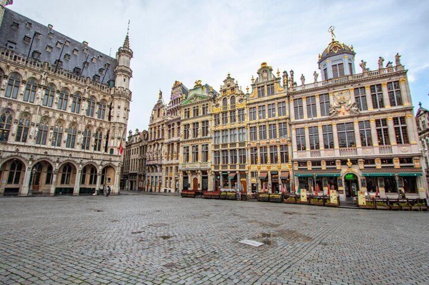 Architectural Walk of Brussels with a Local