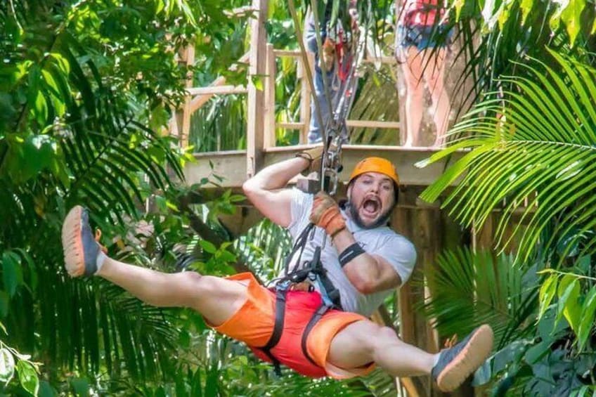 Private Tour: Cave tubing and zip-line from Belize City