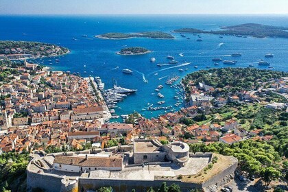 HVAR 和 4 岛私人游船之旅