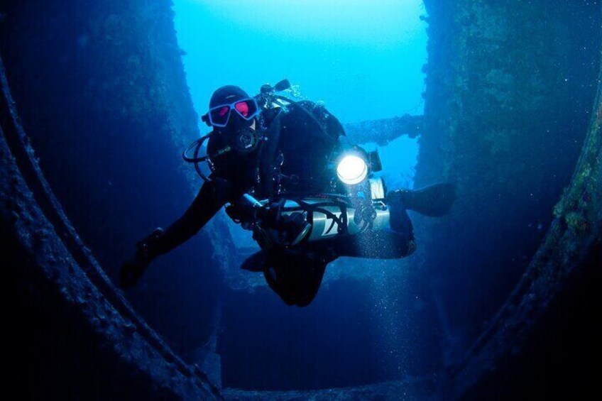 Diving Brac