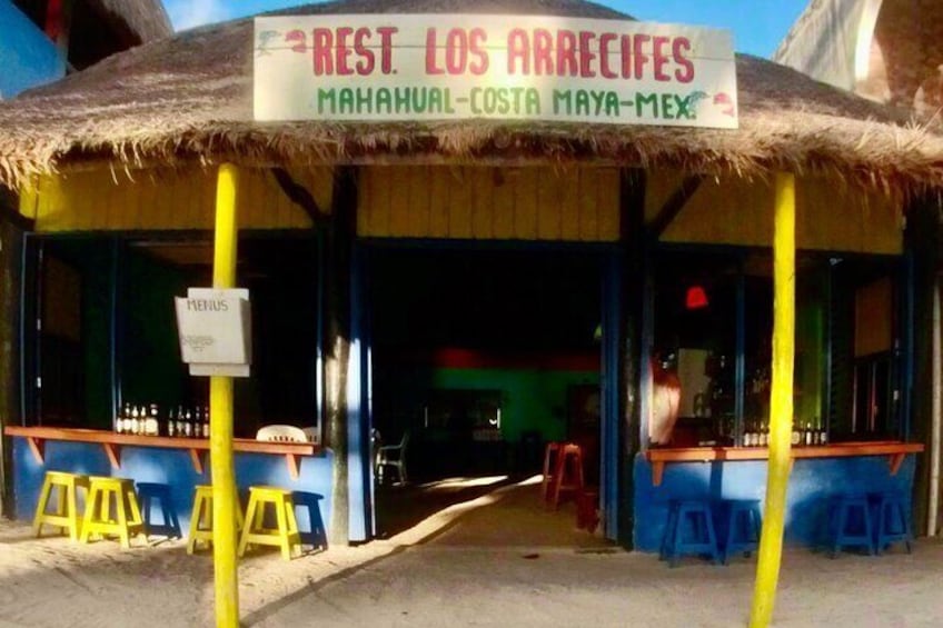 All-inclusive beach day in LOS ARRECIFES REST. / open bar - massage and lunch ..