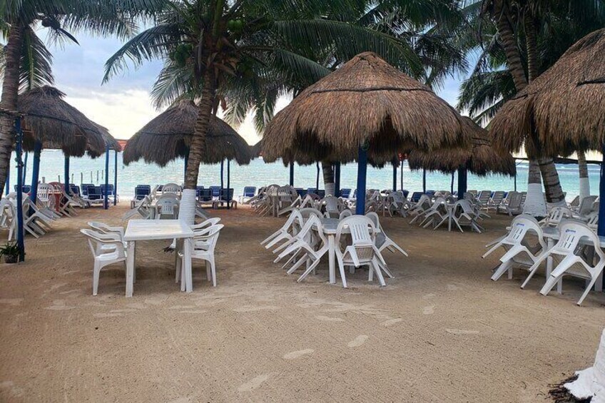 All-inclusive beach day in LOS ARRECIFES REST. / open bar - massage and lunch ..