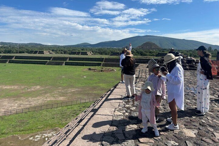 Teotihuacán full underground pyramids and cave from cdmx