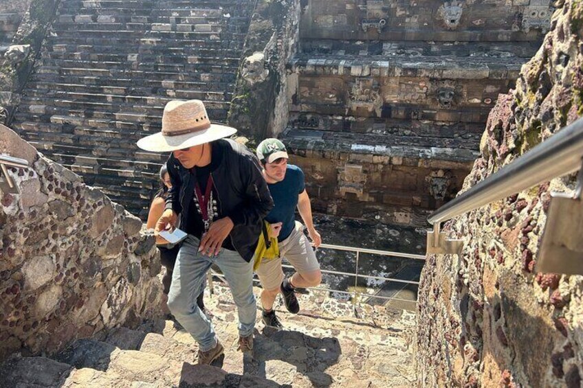 Teotihuacán full underground pyramids and cave from cdmx