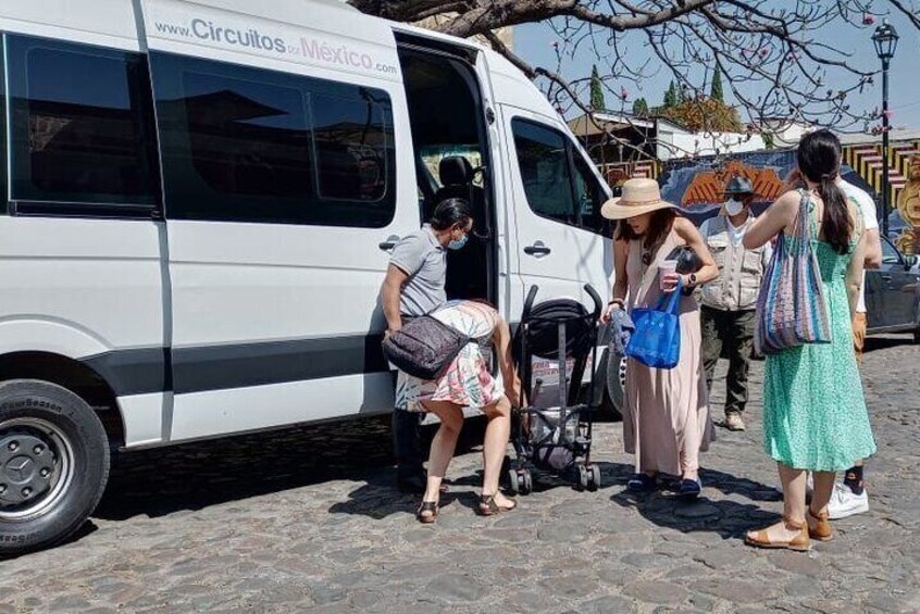 Private Family Tour to Visit Monte Albán, Alebrijes and Barro Negro