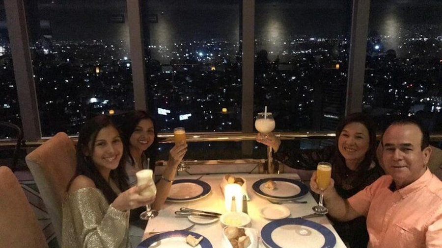 Dinner at a panoramic restaurant and show at Plaza de los Mariachis