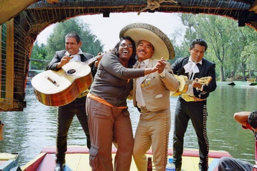 Spend a very Mexican day aboard a typical trajinera in Xochimilco and if you want to live and sing with mariachis