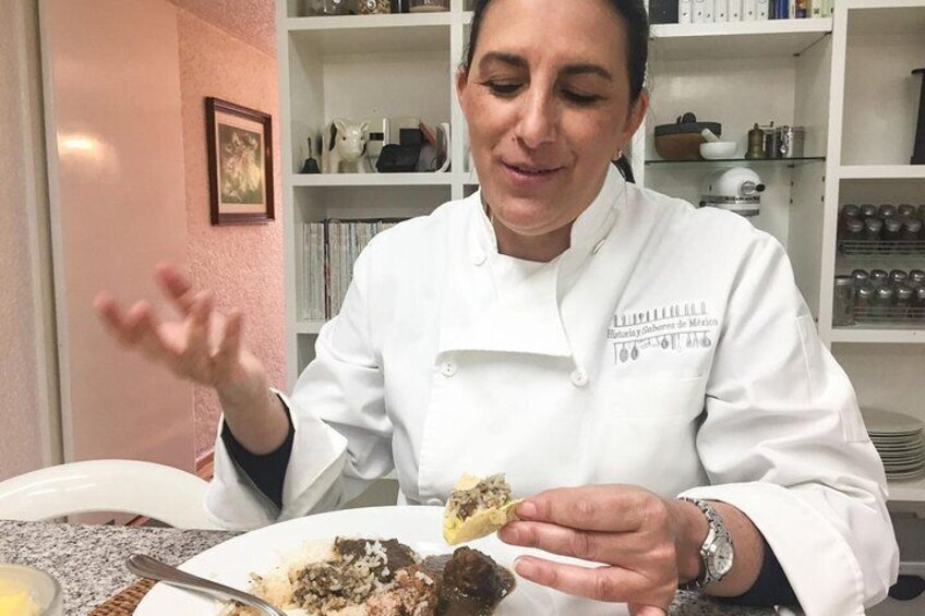 Cook with a gastronomic expert