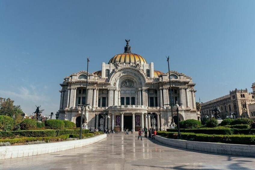 Stroll through the cultural heart of the city with your private guide
