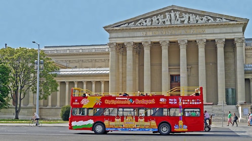 City Sightseeing Budapest Hop-On Hop-Off buss-, båt- og spasertur