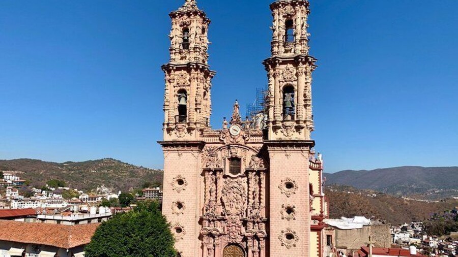 Private Full-Day Tour to Taxco and Cacahuamilpa Grottoes