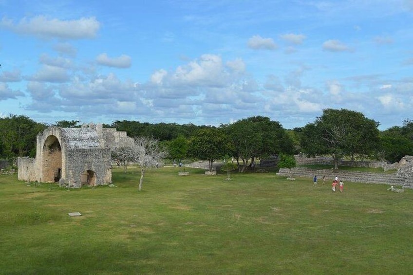 Shore Excursion: Small Group Dzibilchaltun Mayan Ruins with Famous SInkhole Tour