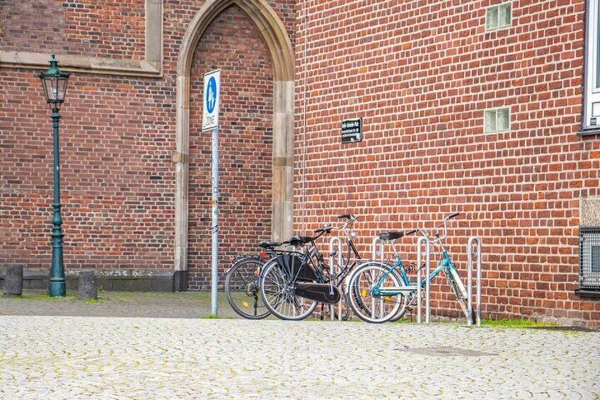 Architectural Walk of Dusseldorf with a Local