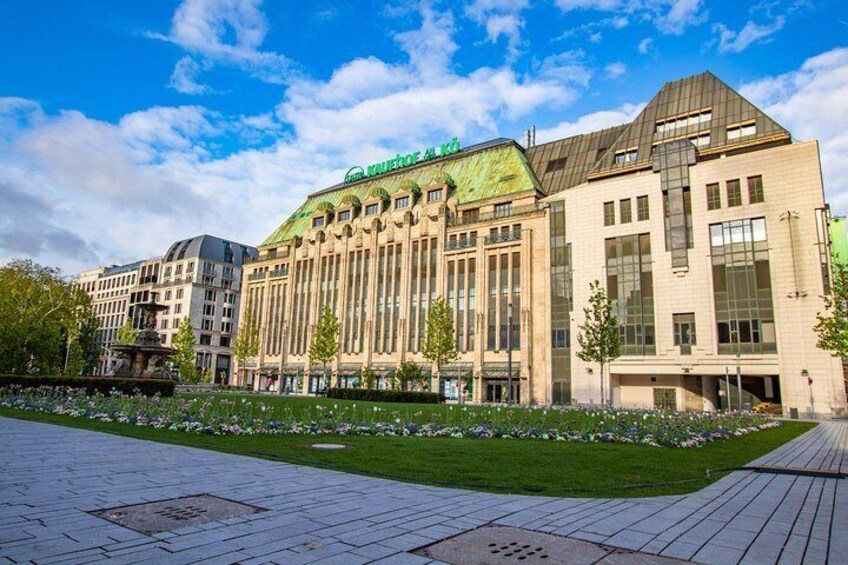 Architectural Walk of Dusseldorf with a Local