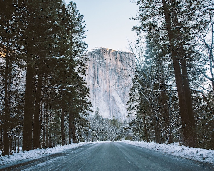 2-Day Yosemite National Park Winter Tour with Hotel