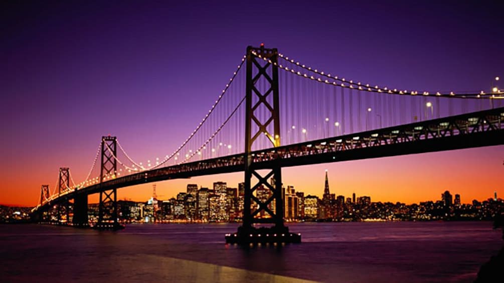 Golden Gate Bridge at night