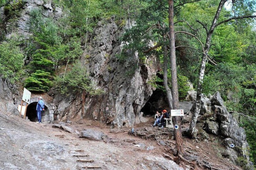 The Sulfur Stinking Cave of Balvanyos