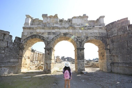 Tour a Pamukkale Éfeso Capadocia con paseos en globo y camello