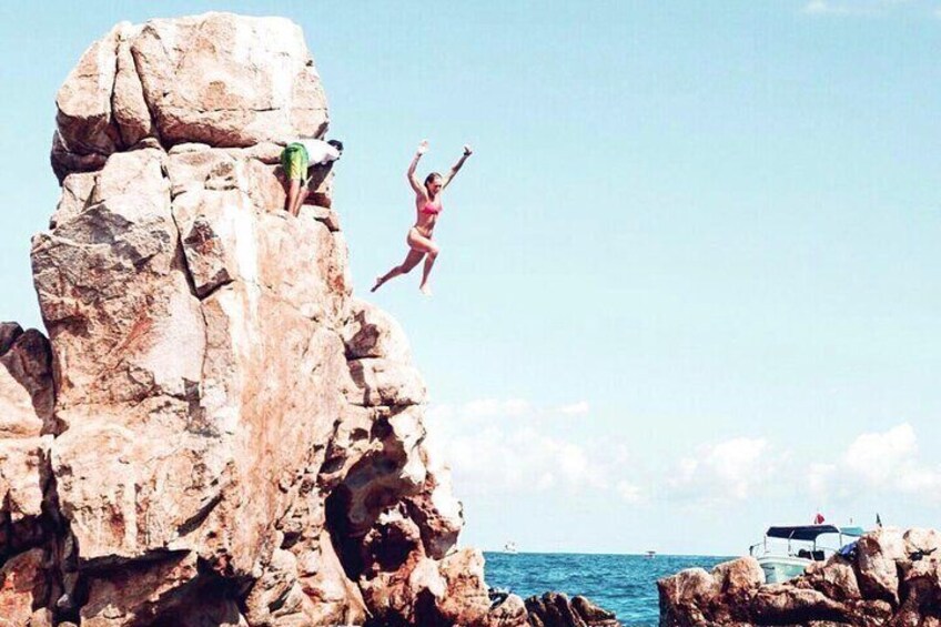 Arch Boat Tour and Snorkeling at Pelican Rock
