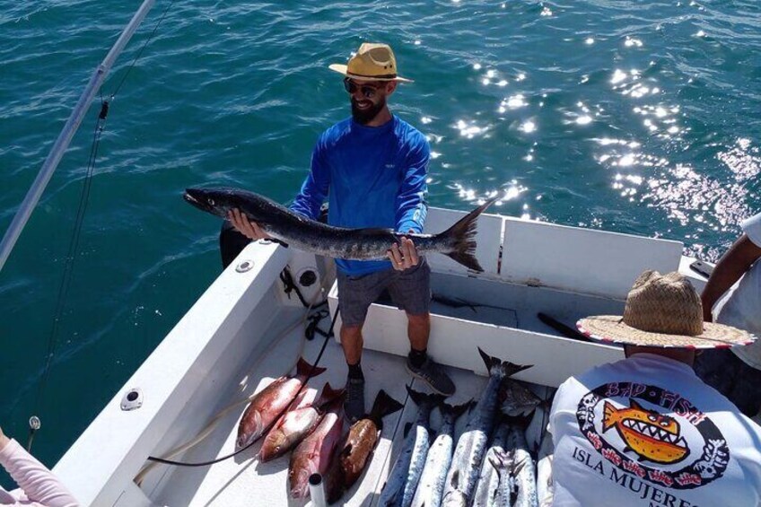 Private fishing charter Bertram 31ft 6 pax max if you don't fish you don't pay