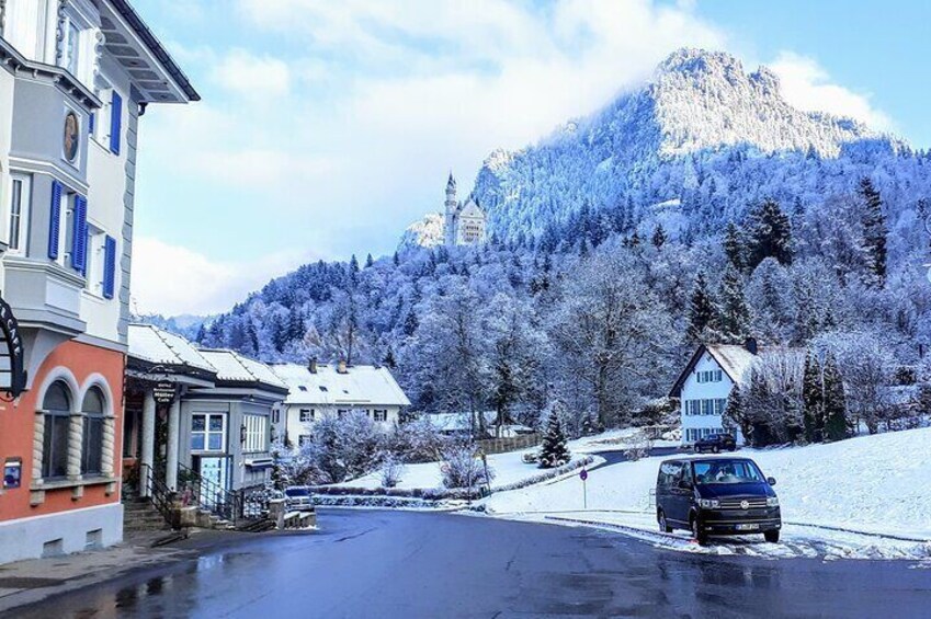 EXCLUSiVE Neuschwanstein DURiNG LOCKDOWN from Munich & virtual Tour of Interior