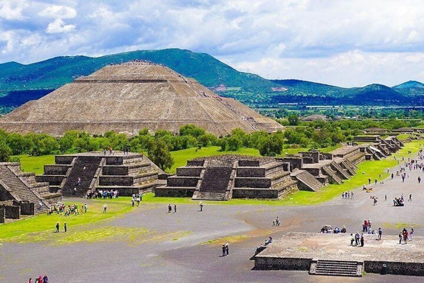 1-day excursion to Mexico City and Pyramids of Teotihuacán