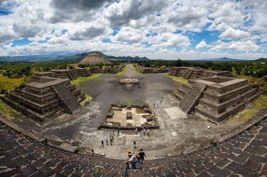 Tour to the Pyramids of Teotihuacán in English, leaving Querétaro