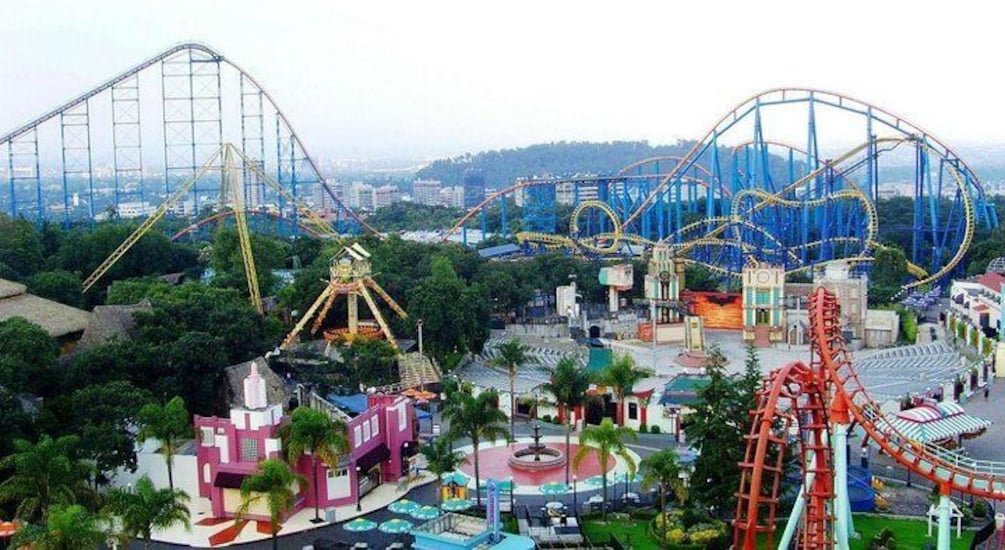 Transportation and access to Six Flags amusement park