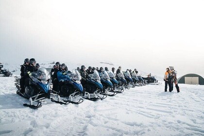 Privat Golden Circle Tour med snescooterkørsel på en gletscher fra Reykjavi...