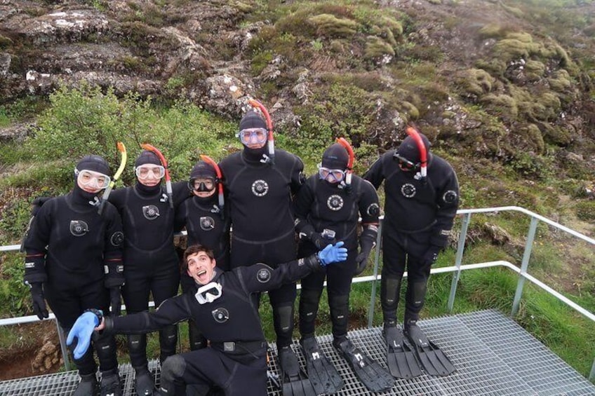 snorkelers and guide ready for the tour