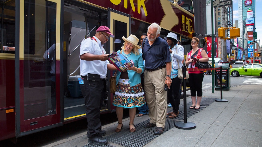 Tour guide giving directions in New York City