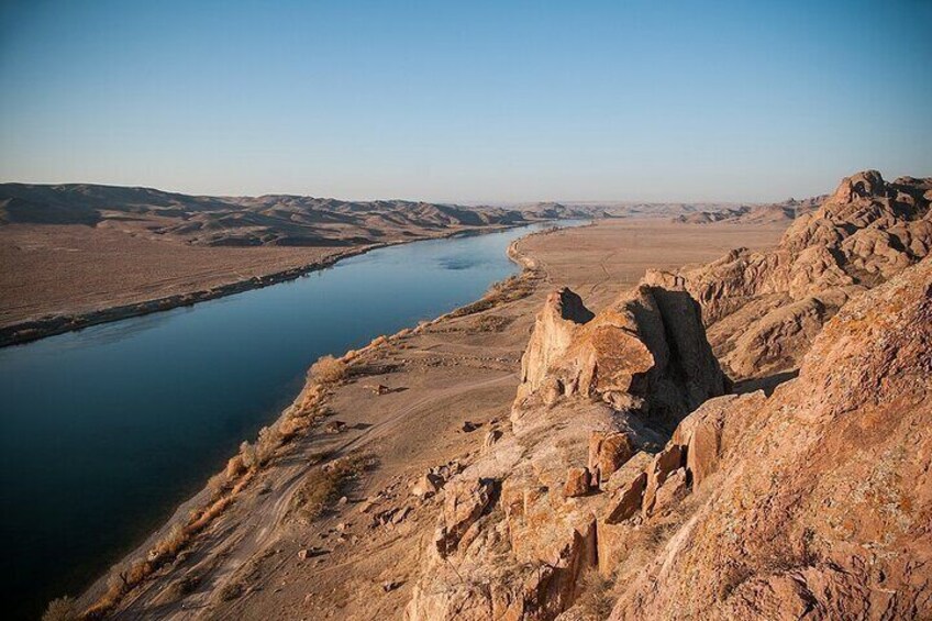 1 Day Tour: Castle of nomads & Buddha petroglyphs