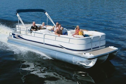 1-hour Private Pontoon Boat Rental on Lake Bryan