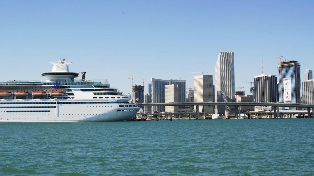 Large cruise ship sailing into Miami