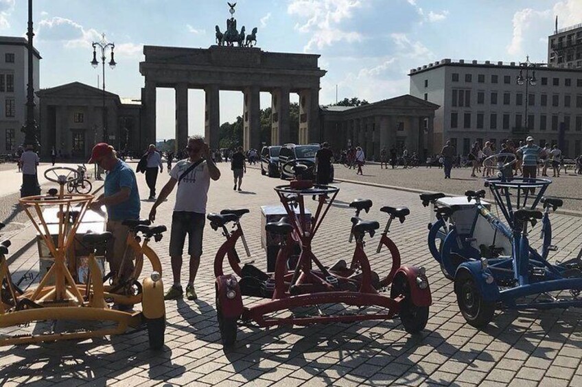Beer Bike & Party Bike Highlights Berlin City Tour ur