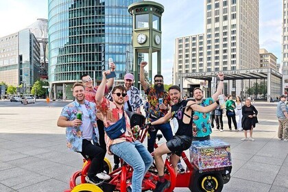 Beer Bike & Party Bike Highlights Berlin City Tour inklusive afhentning