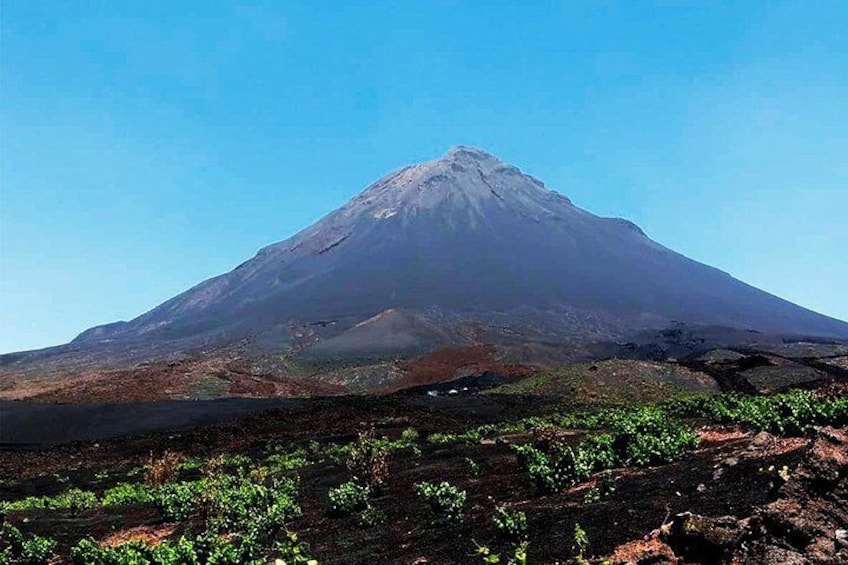 Fogo Island: Hike to the peak of the Vulcano (2829 m)