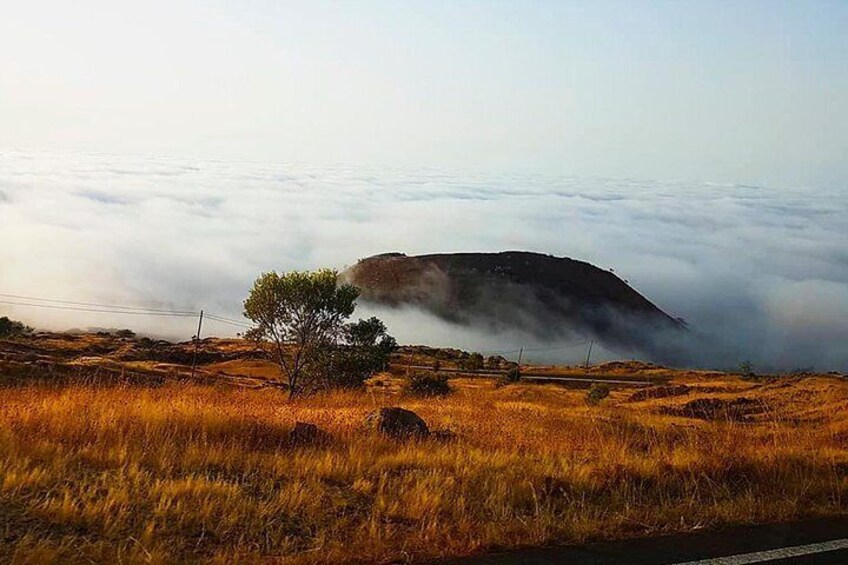 Fogo Island: Hike to the peak of the Vulcano (2829 m)