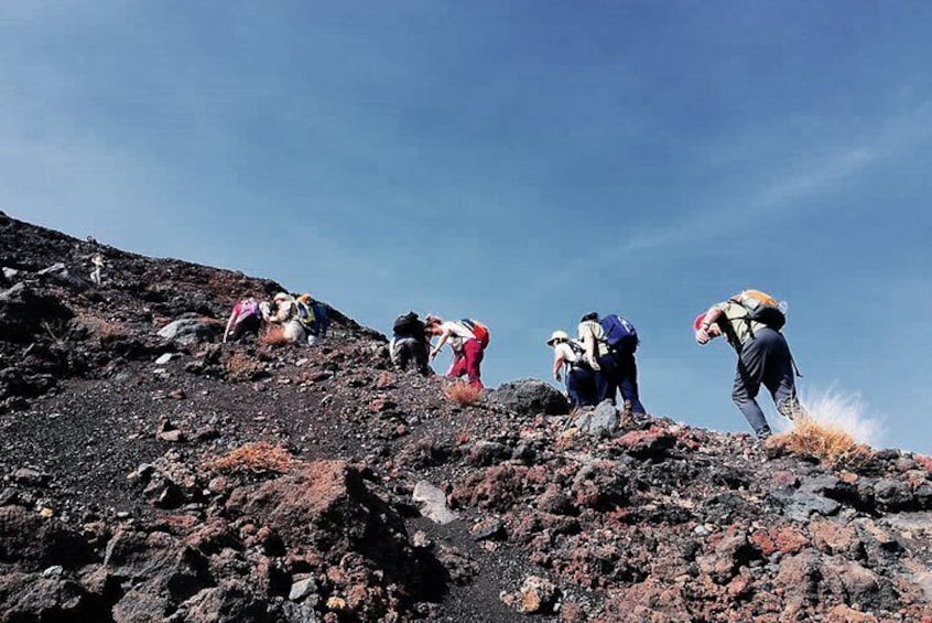 Fogo Island: Hike to the peak of the Vulcano (2829 m)