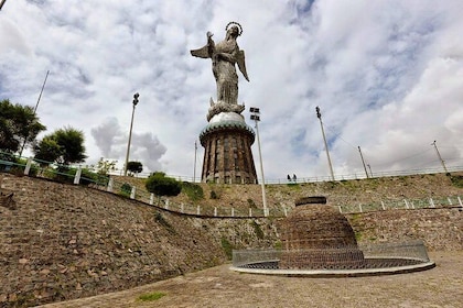 City Tour in Quito. Muffin, Cable Car, Historic Centre and Middle of the Wo...