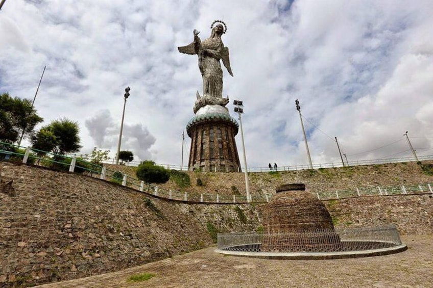 City Tour in Quito. Muffin, Cable Car, Historic Center and Middle of the World