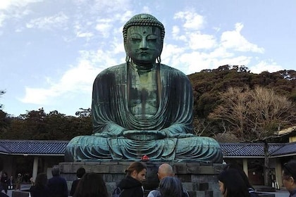 8-hour Kamakura tour by qualified guide using public transportation