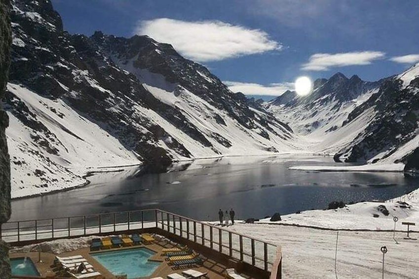 Laguna del Inca in the background the three sisters.