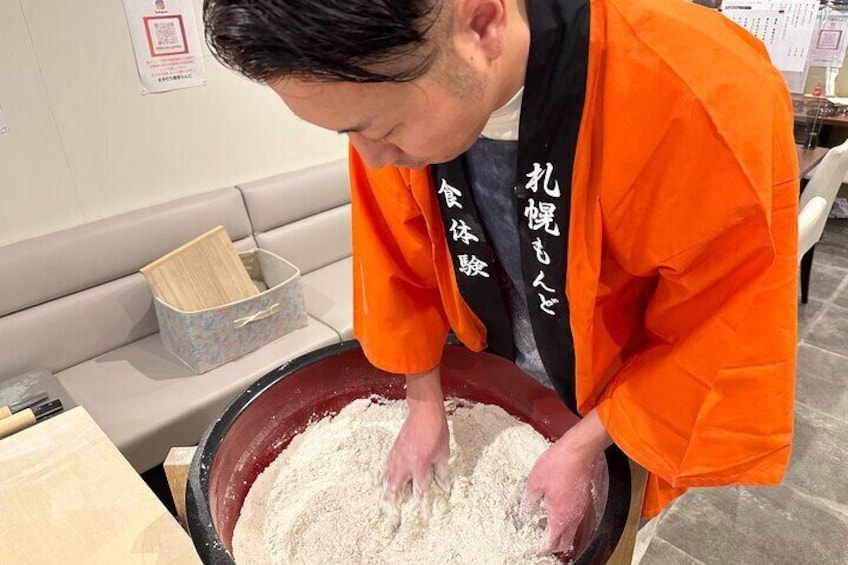 in Sapporo! A luxurious Japanese experience plan that includes soba making experience, tempura, Hokkaido Yezo deer shabu-shabu, and 3 types of sake!