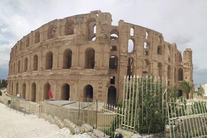 Colosseum of Thysdrus with a capacity of 27000 spectators