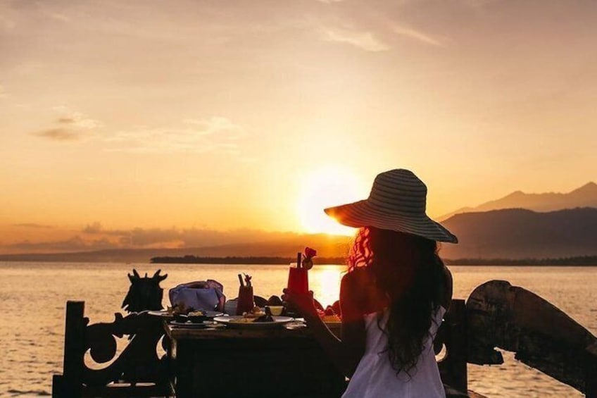 Romantic Sunrise Breakfast Experience at Lombok