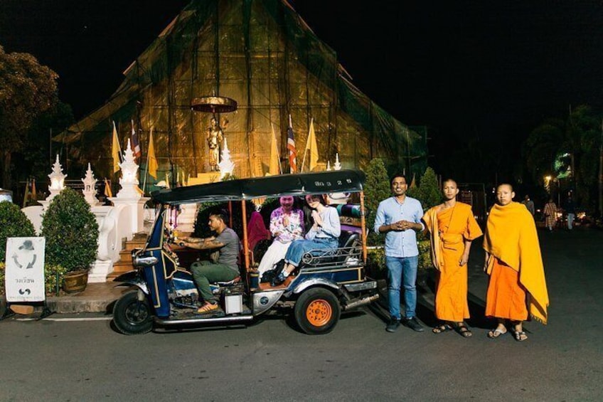 Chiang Mai Small Group Tuk Tuk Experience under the Moonlight